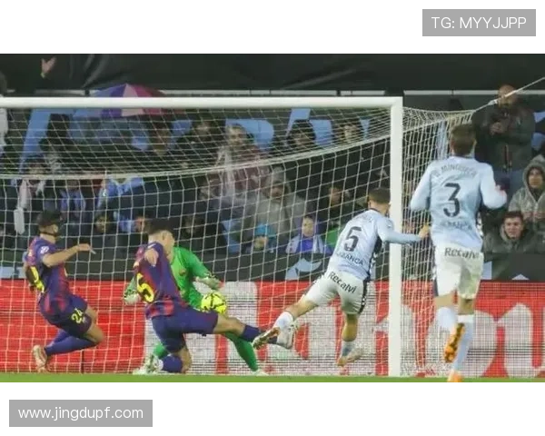 西甲赛场佩德里精准助攻 拉什福德垫射破门为曼联扳回一城